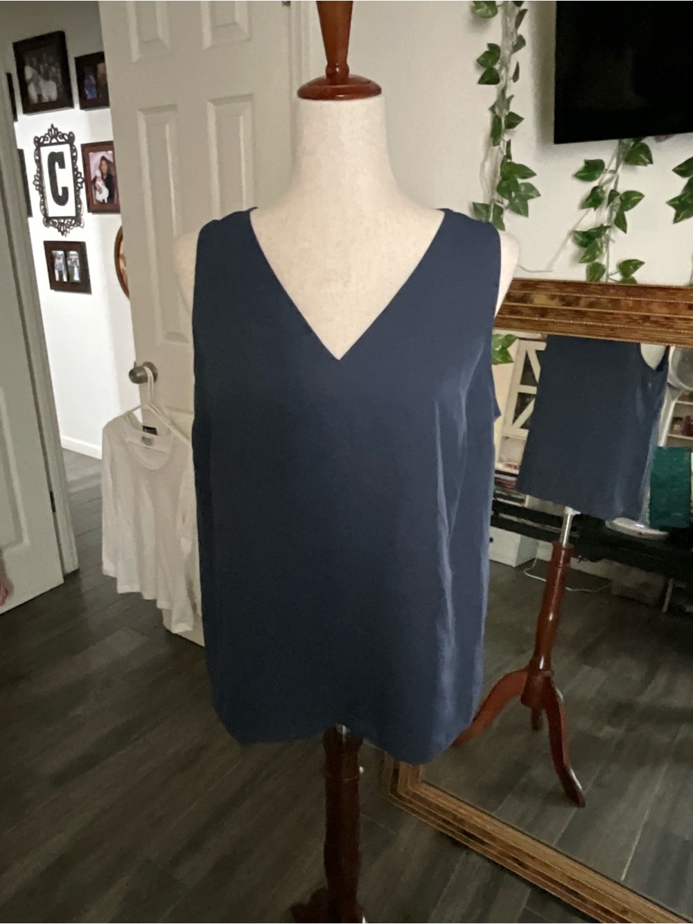 Nine West Navy V-Neck Sleeveless Camisole
